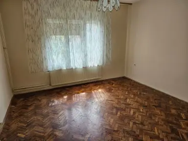 Kuća 210 m² + plac 340 m² – Živinarnik, Šabac