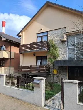 Kuća 282 m² + plac 312 m² – Trkalište, Šabac