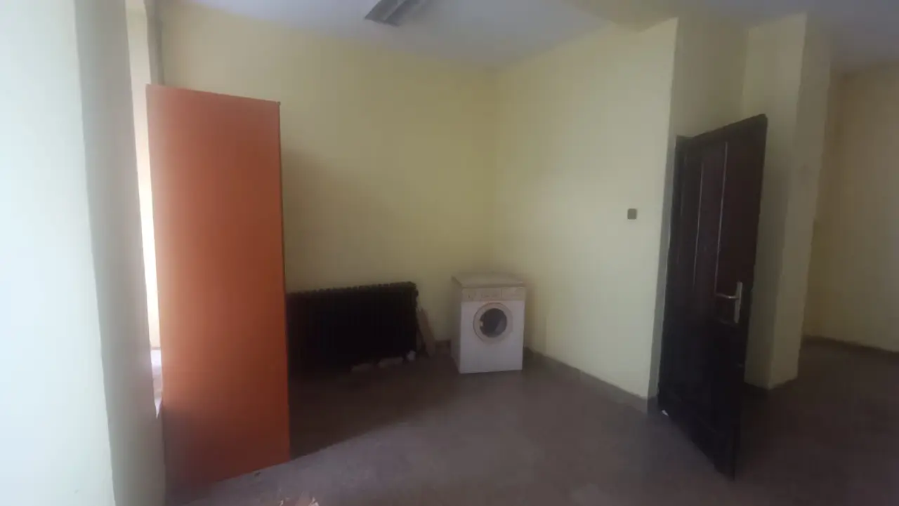 Dva lokala 30 + 32 m² – Centar, Šabac