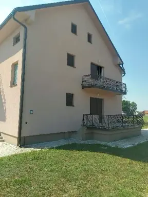 Kuća, plac 715 m² – Lešnica, Loznica
