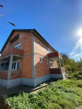 Motel sa 7 apartmana 330 m² – Vrdnik, Irig
