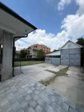 Kuća 288 m² + plac 600 m² – Živinarnik, Šabac