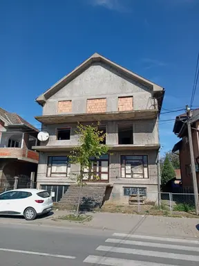 Kuća 699 m² – Trijangla, Šabac